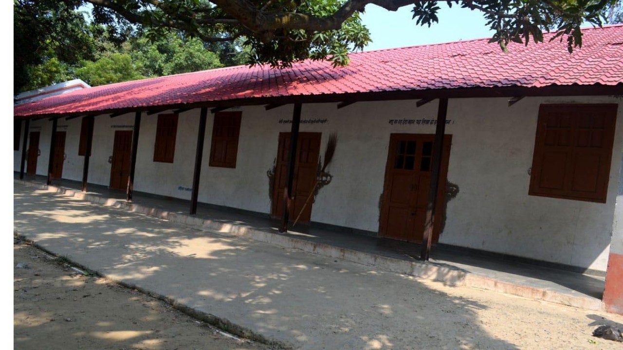 basic school of mahatma gandhi.jpg (1)