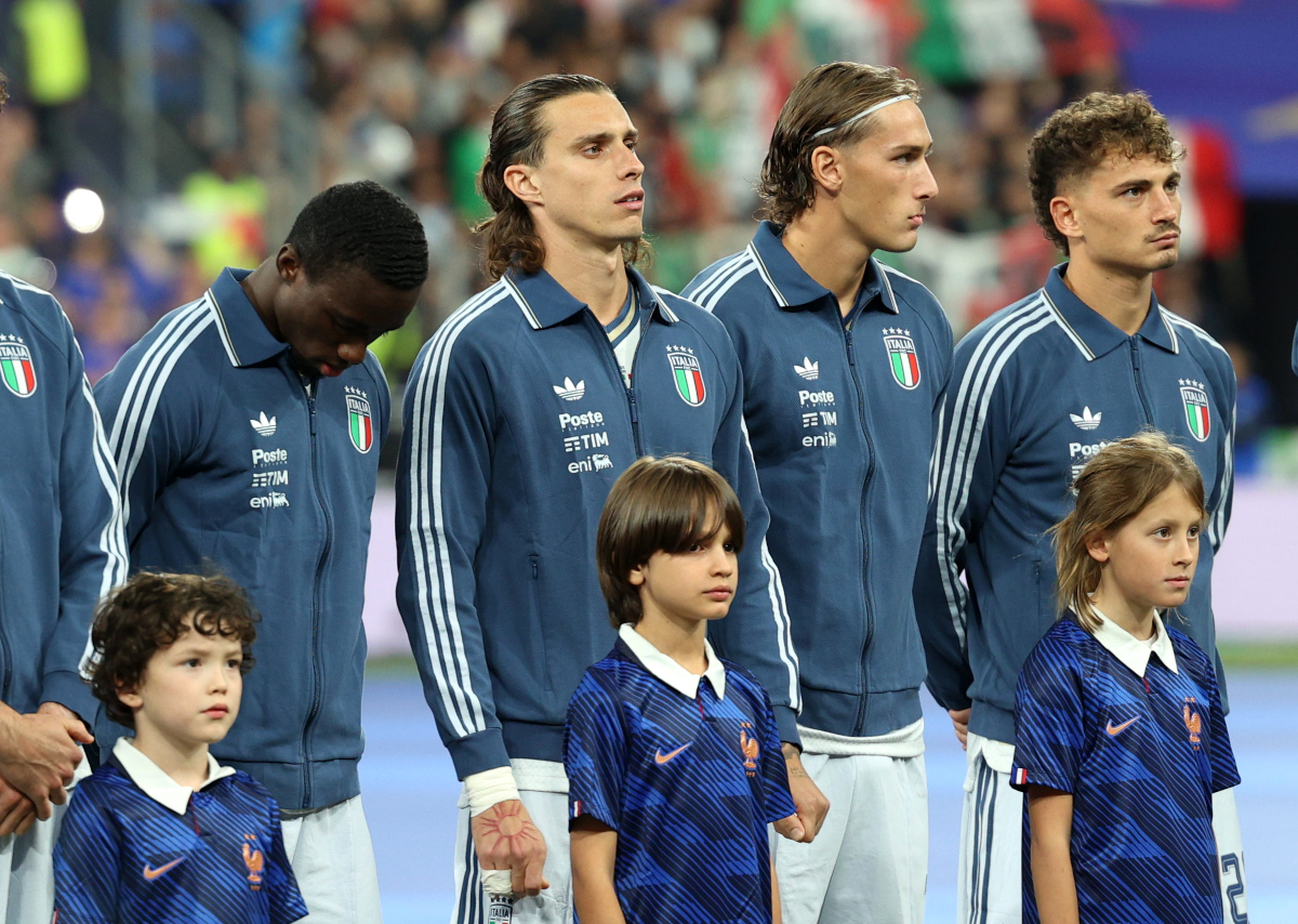 PARIS, FRANCE - OCTOBER 02: Riccardo Calafiori, Pio Esposito and Sebastiano Esposito of Italy looks on alongside teammates before the UEFA Nations League 2026/27 group phase match between France and Italy at Stade de France on October 02, 2026 in Paris, France. (Photo by Pauline Figuet/Getty Images)