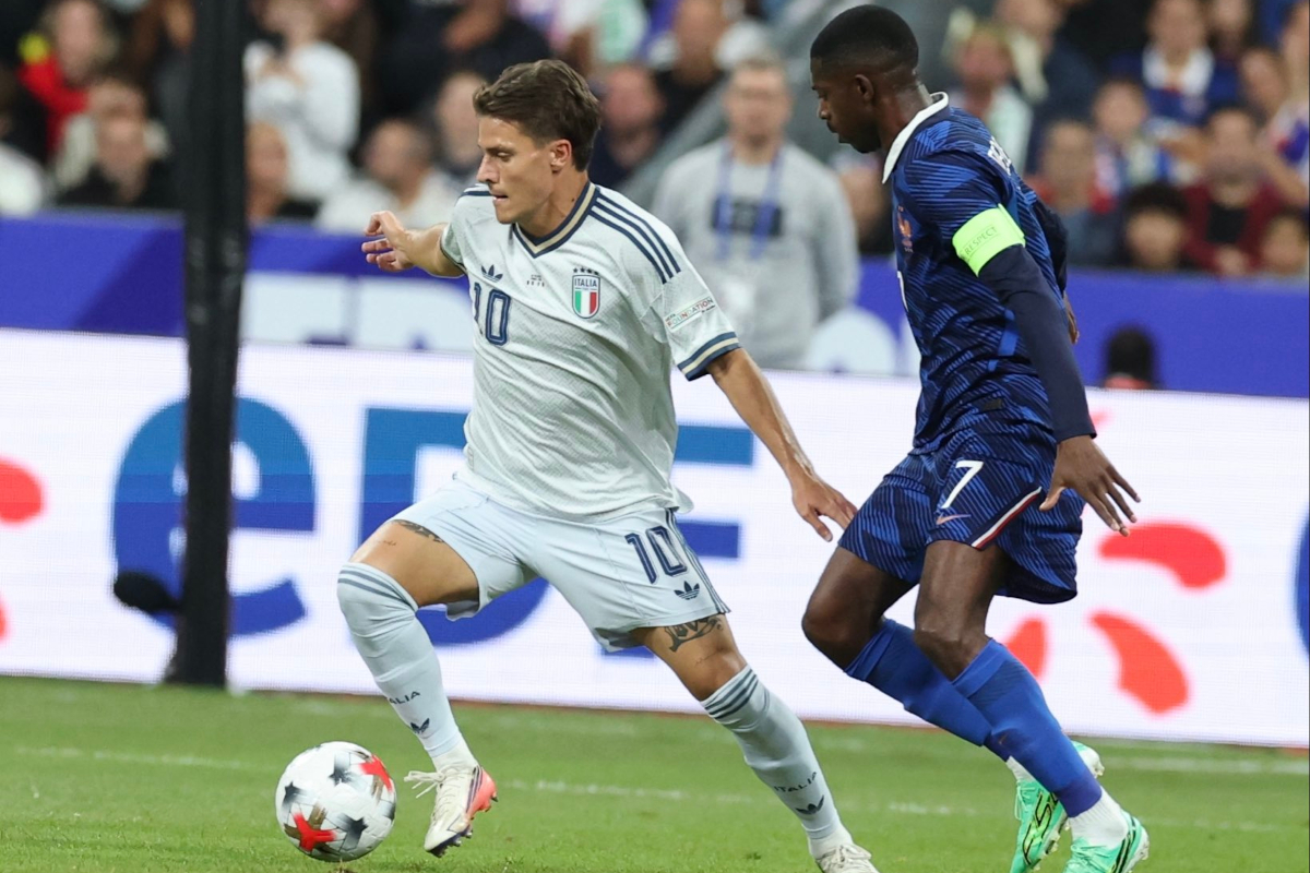 Nicolo Fagioli of Italy and Ousmane Dembele of France compete in the Nations League MD3 (@azzurri)