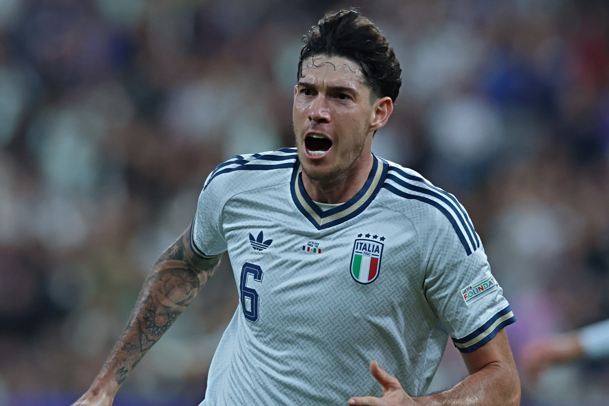 Alessandro Bastoni of Serie A club Inter celebrates scoring the Italy equaliser against France in the Nations League MD3 (@azzurri)
