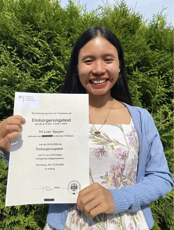 Nguyen Thi Loan receives her German citizenship test certificate in May 2024. Photo courtesy of Loan