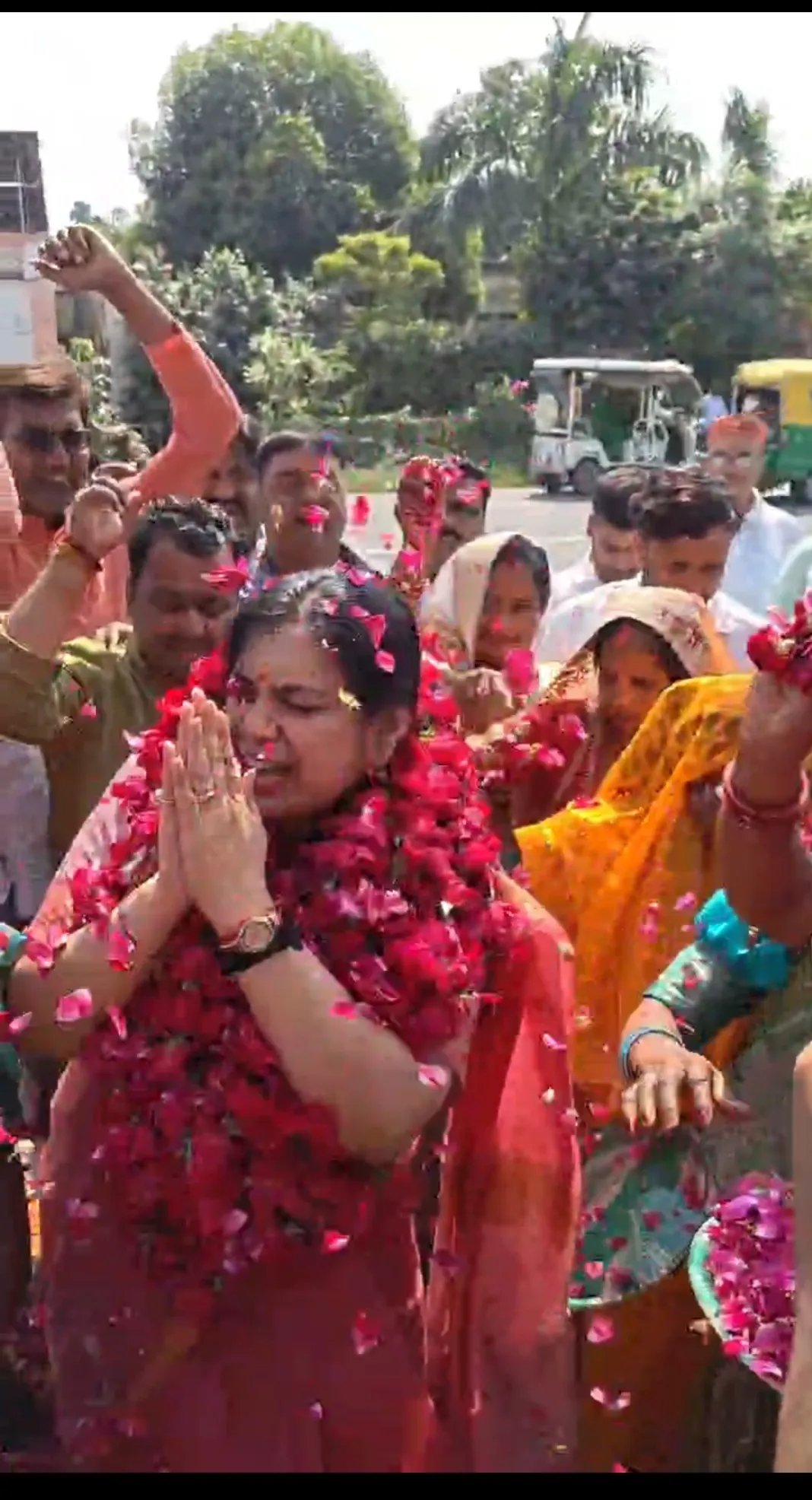 Former IAS Divya Mittal performed darshan and worship at Vindhyachal Dham, told about soul's relationship with Mirzapur. 
