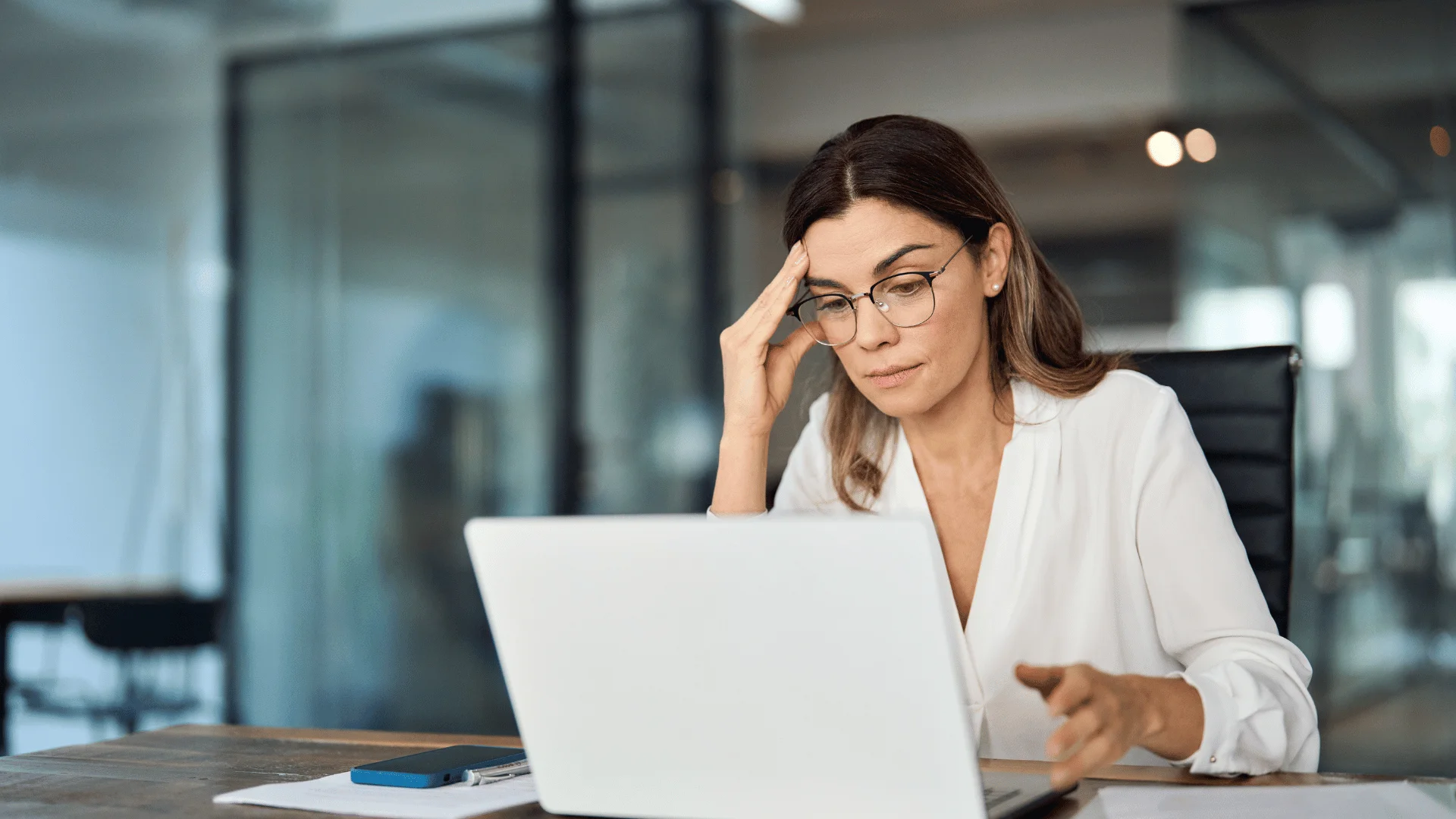 tired woman at work unable to concentrate