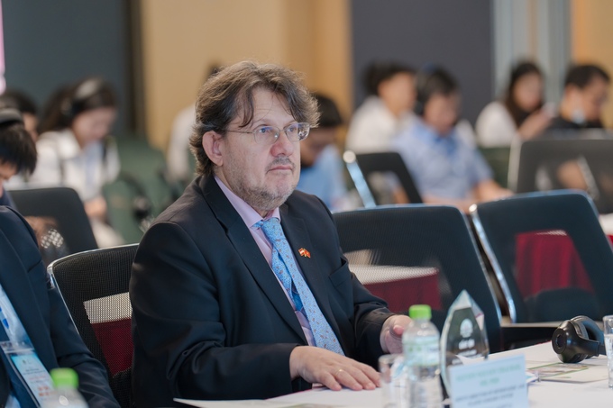 Austrian Ambassador Philipp Agathonos at the symposium. Photo courtesy of Hong Ngoc General Hospital