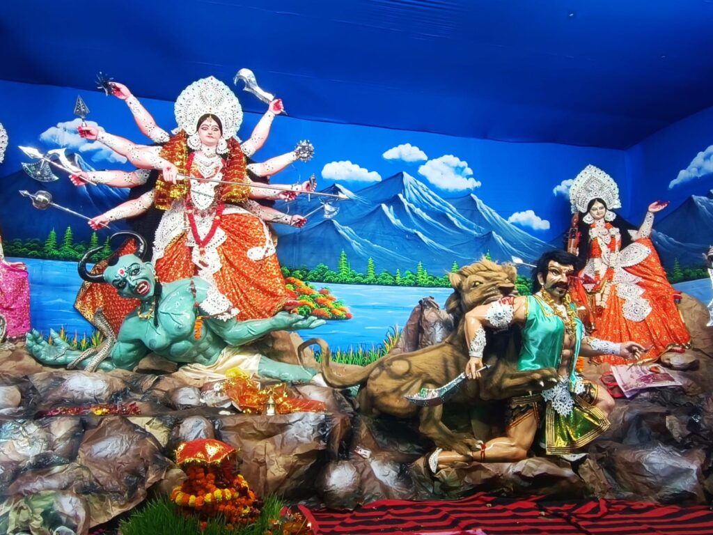 Patna Durga Puja 2026: Durga festival is celebrated in Patna, crowd gathered in puja pandals to have darshan of Maa Durga, see 6 pictures. 11