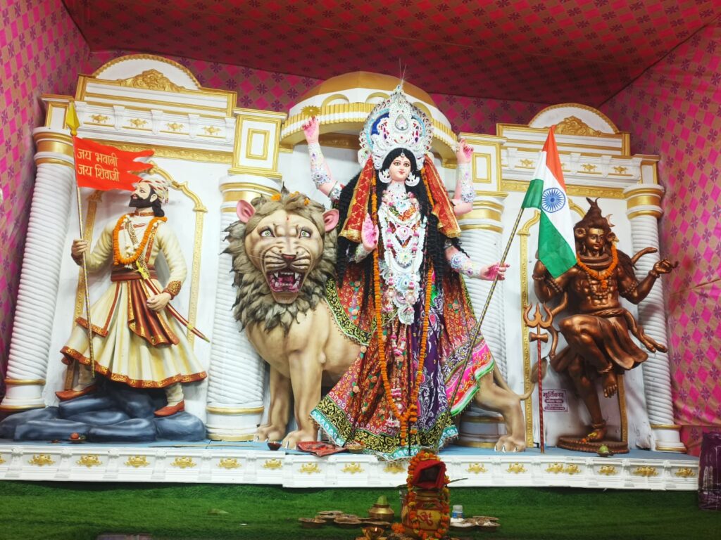 Patna Durga Puja 2026: Durga festival is celebrated in Patna, crowd gathered in puja pandals to have darshan of Maa Durga, see 4 pictures. 7