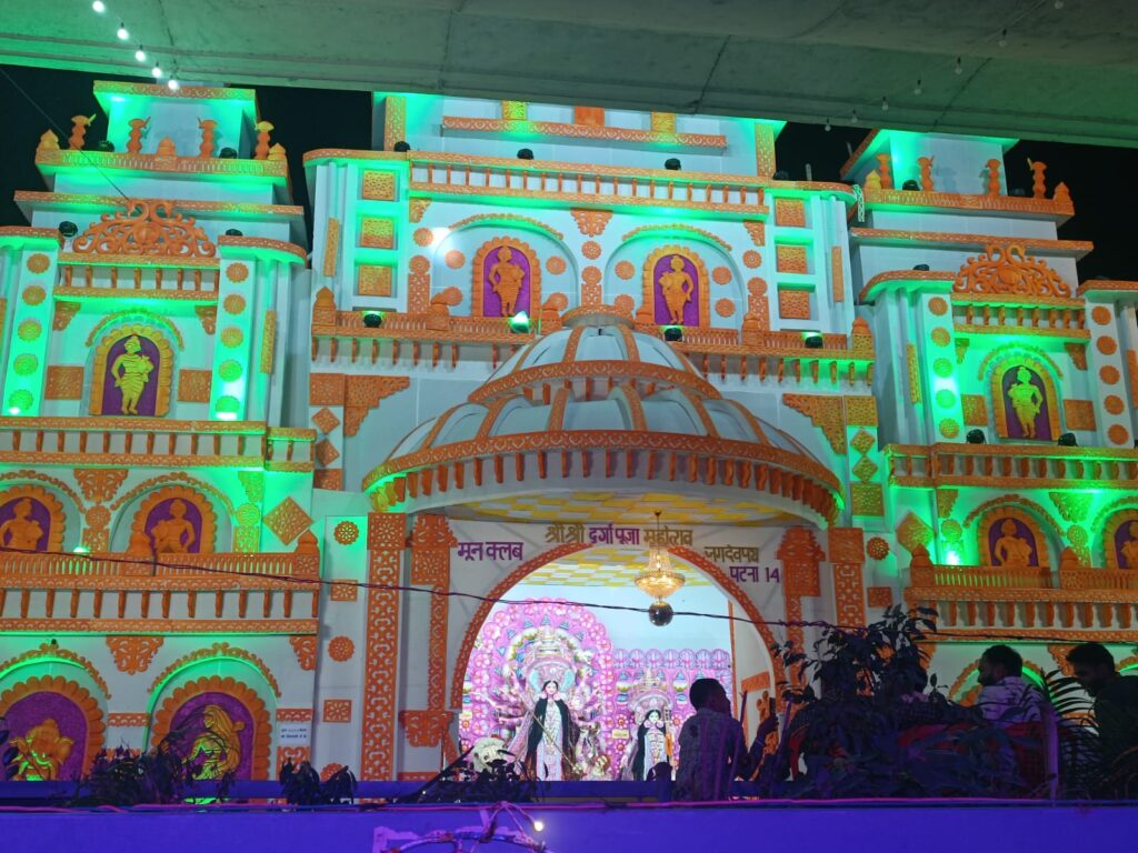 Patna Durga Puja 2026: Durga festival is celebrated in Patna, crowd gathered in puja pandals to have darshan of Maa Durga, see 7 pictures. 9