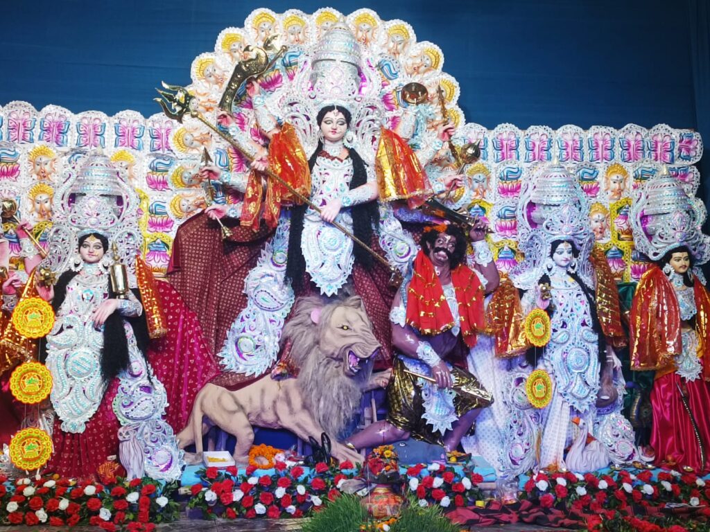 Patna Durga Puja 2026: Durga festival is celebrated in Patna, crowd gathered in puja pandals to have darshan of Maa Durga, see 9 pictures. 14