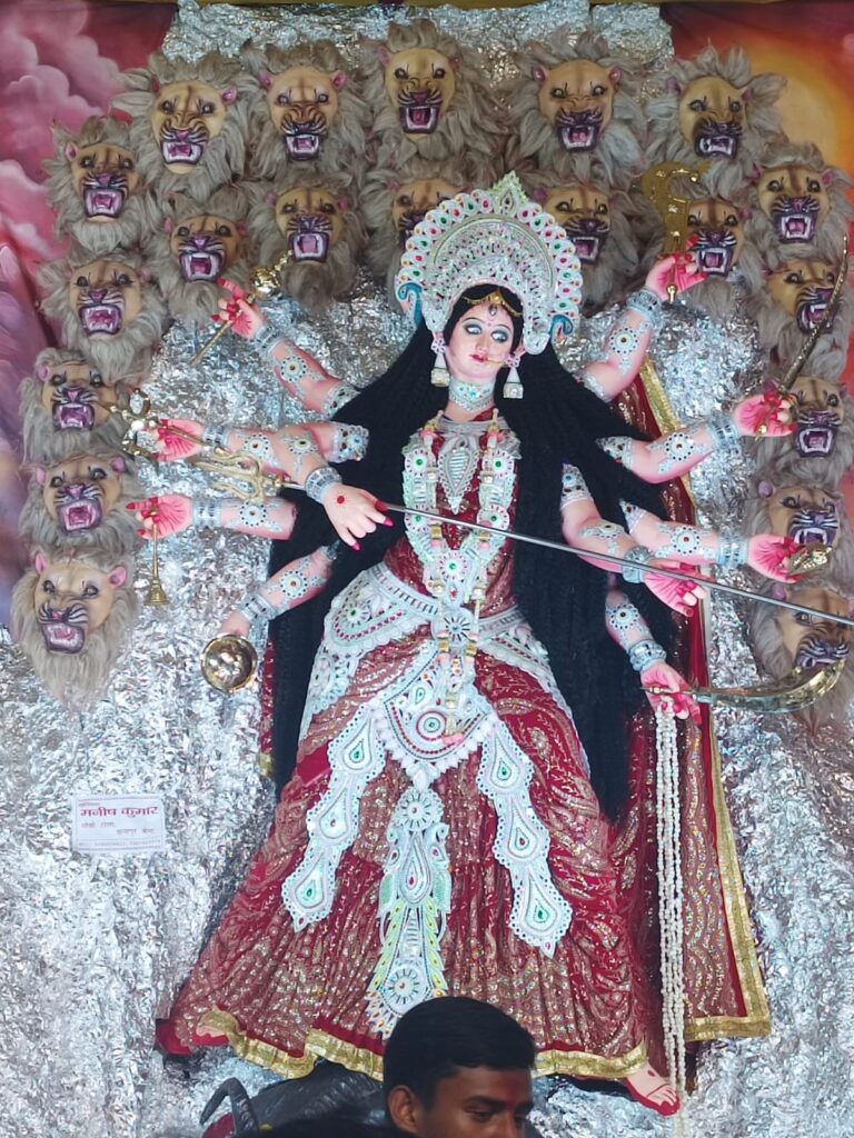 Patna Durga Puja 2026: Durga festival is celebrated in Patna, crowd gathered in puja pandals to have darshan of Maa Durga, see 3 pictures. 4