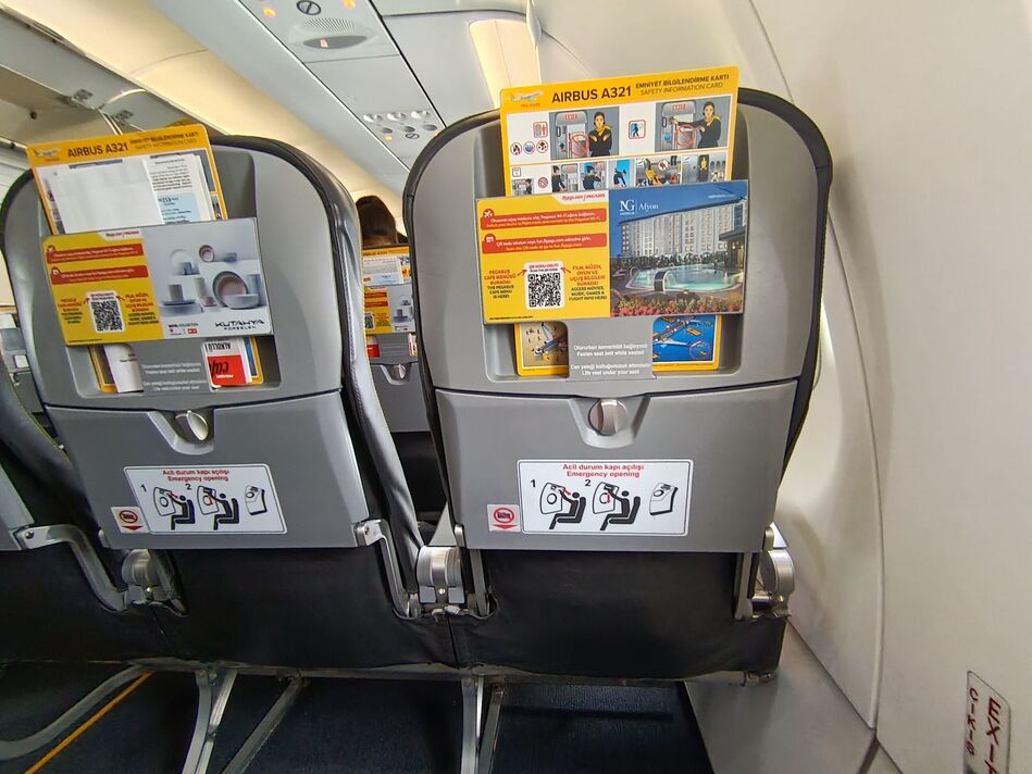 The main gripe I had about the seats was the fact that there were no pockets on the seats in front.