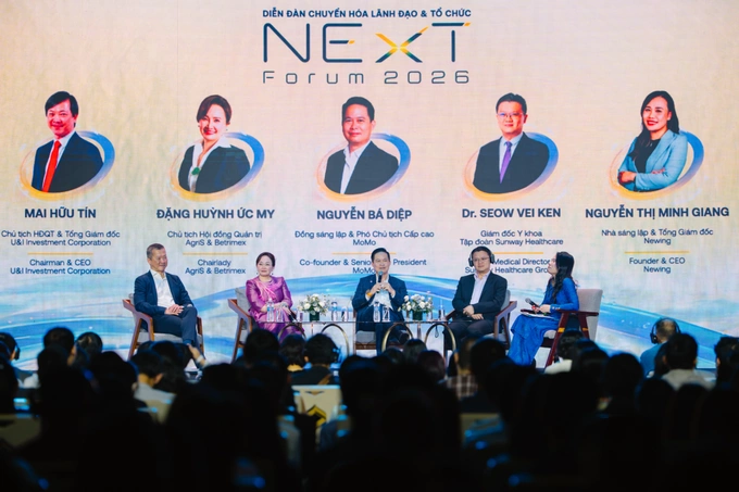 Business leaders discuss technology adoption and organizational change at The Next Forum on Oct. 15, 2026. Photo courtesy of MoMo