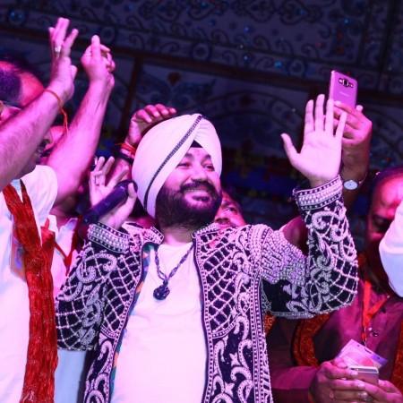 'I'll quit singing if you ever see Daler Mehndi drinking alcohol': Mika Singh, Kapil Sharma slam trolls accusing Daler Mehndi of performing while intoxicated