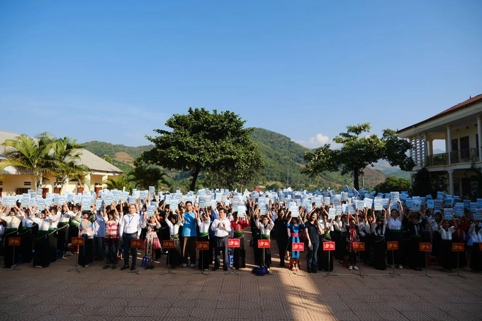 6,000 students at 11 schools received coloring books themed on hygiene and self-care. Photo: Quynh Anh
